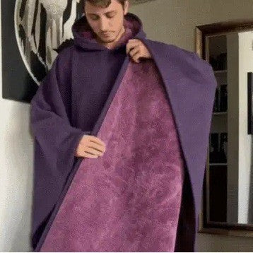 Losse cape met capuchon